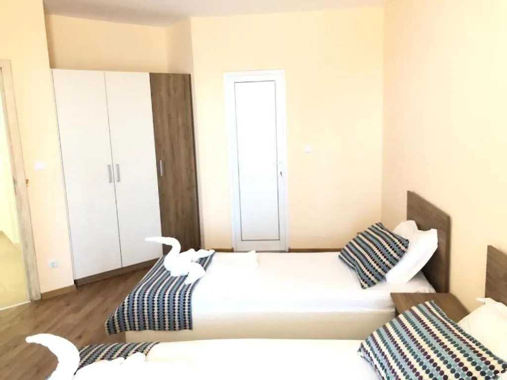 Apartment Lazur, Flora Beach Resort 포마리